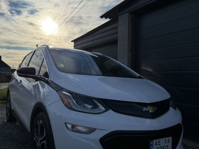Белый Шевроле Bolt EV, объемом двигателя 0 л и пробегом 92 тыс. км за 16500 $, фото 1 на Automoto.ua