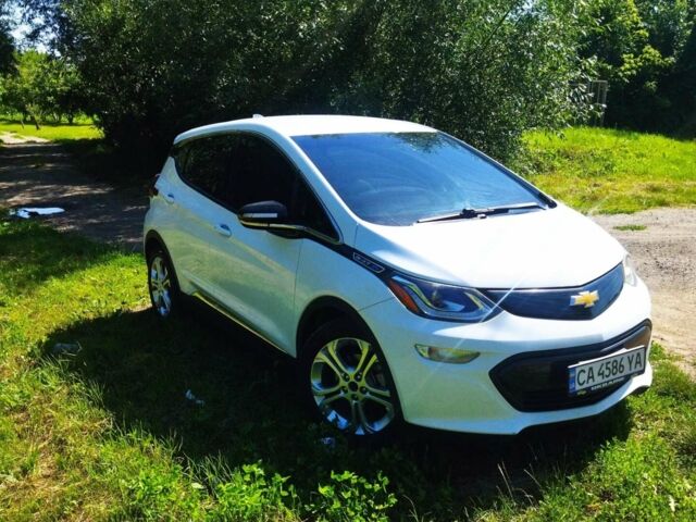 Белый Шевроле Bolt EV, объемом двигателя 0 л и пробегом 62 тыс. км за 15228 $, фото 1 на Automoto.ua