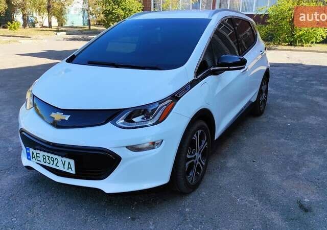 Белый Шевроле Bolt EV, объемом двигателя 0 л и пробегом 90 тыс. км за 17000 $, фото 1 на Automoto.ua