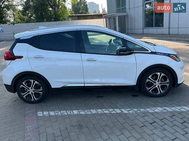 Белый Шевроле Bolt EV, объемом двигателя 0 л и пробегом 106 тыс. км за 15500 $, фото 1 на Automoto.ua
