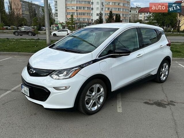 Белый Шевроле Bolt EV, объемом двигателя 0 л и пробегом 90 тыс. км за 20000 $, фото 1 на Automoto.ua