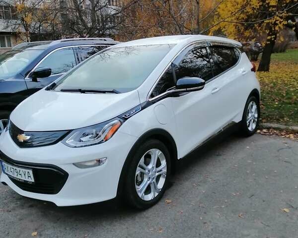 Белый Шевроле Bolt EV, объемом двигателя 0 л и пробегом 29 тыс. км за 17900 $, фото 1 на Automoto.ua