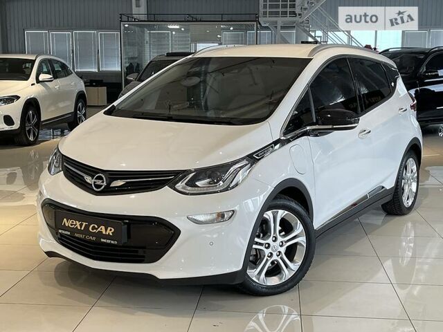 Белый Шевроле Bolt EV, объемом двигателя 0 л и пробегом 74 тыс. км за 26800 $, фото 1 на Automoto.ua