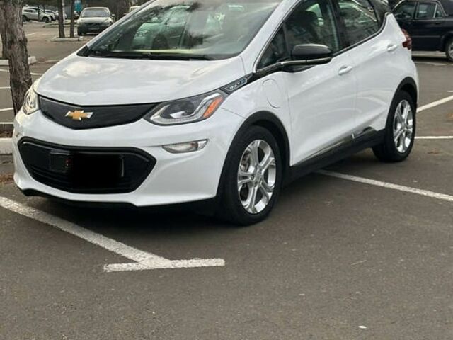 Белый Шевроле Bolt EV, объемом двигателя 0 л и пробегом 37 тыс. км за 14000 $, фото 1 на Automoto.ua