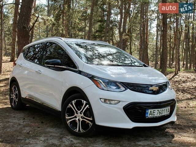 Белый Шевроле Bolt EV, объемом двигателя 0 л и пробегом 97 тыс. км за 14800 $, фото 1 на Automoto.ua