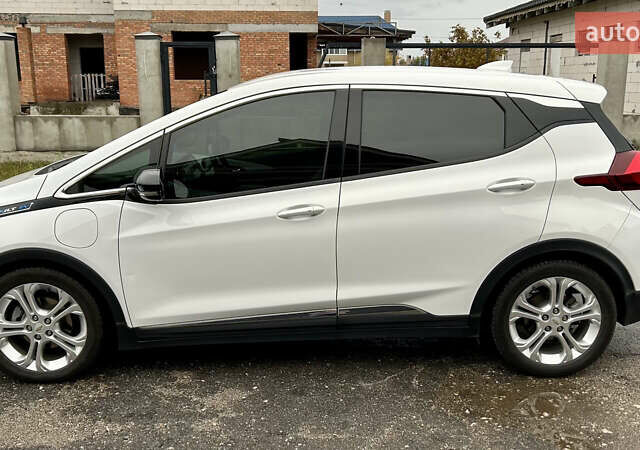 Белый Шевроле Bolt EV, объемом двигателя 0 л и пробегом 74 тыс. км за 18300 $, фото 1 на Automoto.ua
