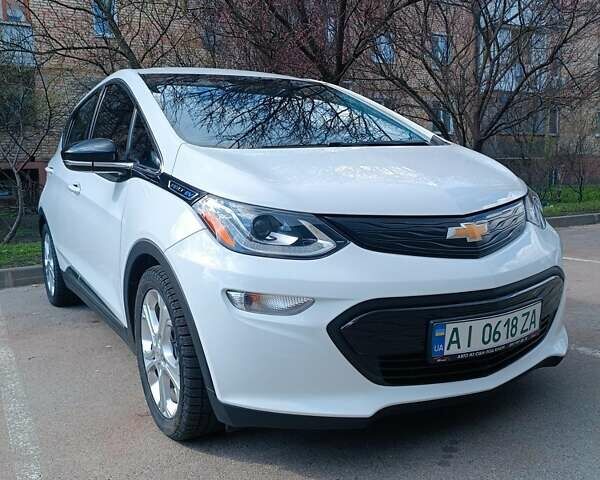 Белый Шевроле Bolt EV, объемом двигателя 0 л и пробегом 105 тыс. км за 19500 $, фото 1 на Automoto.ua