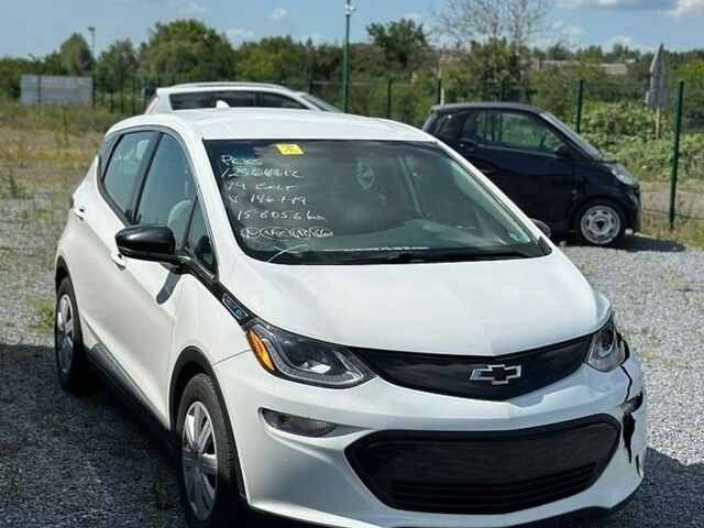 Белый Шевроле Bolt EV, объемом двигателя 0 л и пробегом 159 тыс. км за 11650 $, фото 1 на Automoto.ua