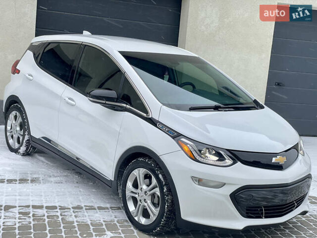 Белый Шевроле Bolt EV, объемом двигателя 0 л и пробегом 94 тыс. км за 15499 $, фото 1 на Automoto.ua