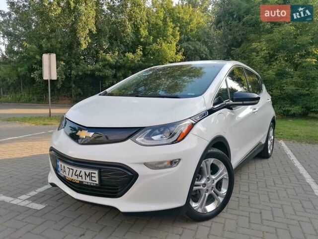 Белый Шевроле Bolt EV, объемом двигателя 0 л и пробегом 39 тыс. км за 16000 $, фото 1 на Automoto.ua