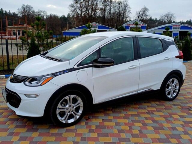 Белый Шевроле Bolt EV, объемом двигателя 0 л и пробегом 67 тыс. км за 16500 $, фото 1 на Automoto.ua