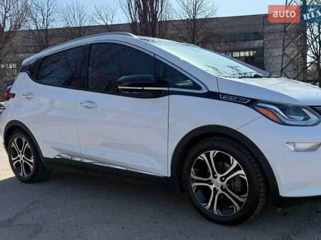 Белый Шевроле Bolt EV, объемом двигателя 0 л и пробегом 75 тыс. км за 18700 $, фото 1 на Automoto.ua