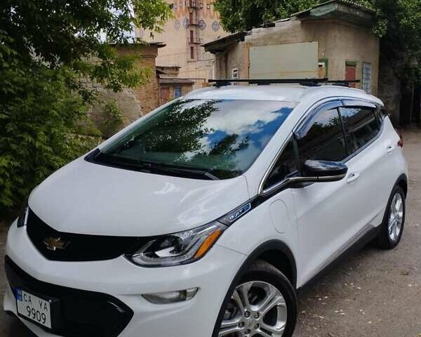 Белый Шевроле Bolt EV, объемом двигателя 0 л и пробегом 60 тыс. км за 14999 $, фото 1 на Automoto.ua