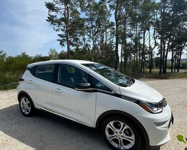 Белый Шевроле Bolt EV, объемом двигателя 0 л и пробегом 89 тыс. км за 22000 $, фото 1 на Automoto.ua