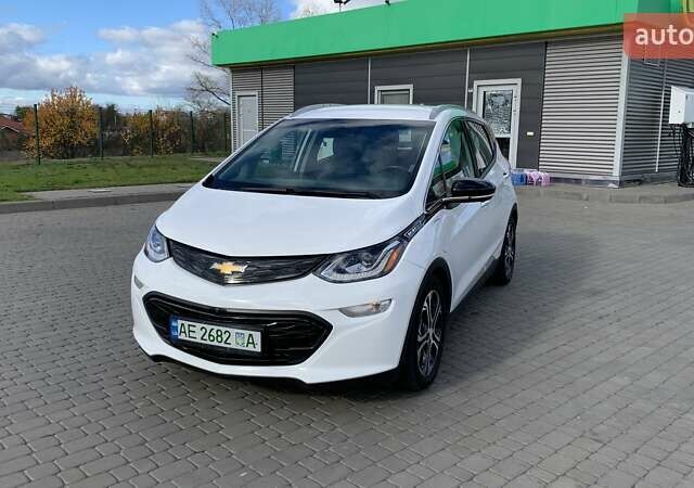 Белый Шевроле Bolt EV, объемом двигателя 0 л и пробегом 50 тыс. км за 24200 $, фото 1 на Automoto.ua