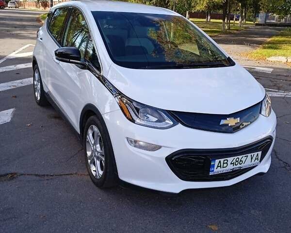 Белый Шевроле Bolt EV, объемом двигателя 0 л и пробегом 41 тыс. км за 16600 $, фото 1 на Automoto.ua
