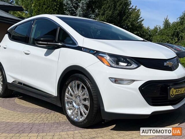 Белый Шевроле Bolt EV, объемом двигателя 64 л и пробегом 66 тыс. км за 24700 $, фото 1 на Automoto.ua