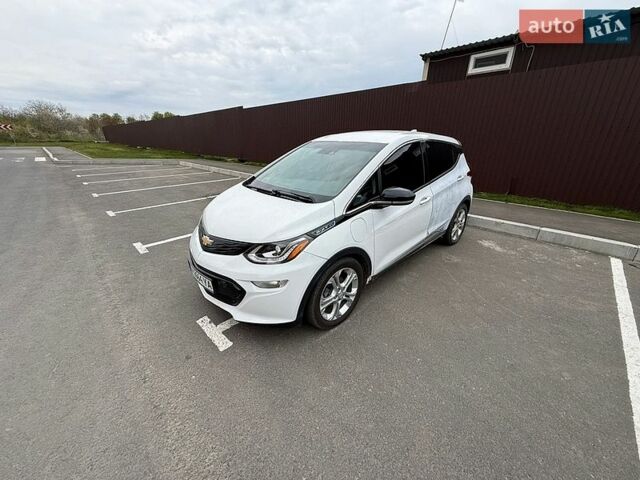 Белый Шевроле Bolt EV, объемом двигателя 0 л и пробегом 40 тыс. км за 12400 $, фото 1 на Automoto.ua