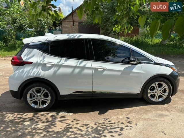 Белый Шевроле Bolt EV, объемом двигателя 0 л и пробегом 51 тыс. км за 14500 $, фото 1 на Automoto.ua