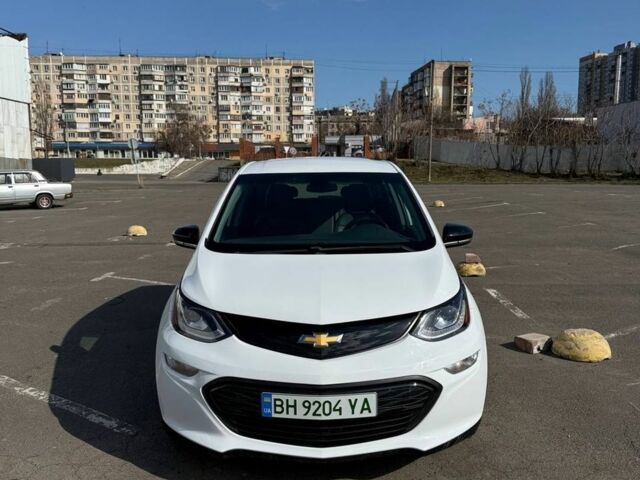 Белый Шевроле Bolt EV, объемом двигателя 0 л и пробегом 61 тыс. км за 17250 $, фото 1 на Automoto.ua