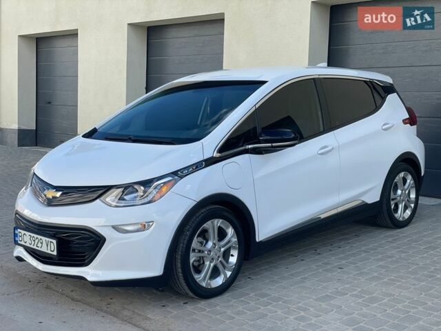 Белый Шевроле Bolt EV, объемом двигателя 0 л и пробегом 29 тыс. км за 16700 $, фото 1 на Automoto.ua
