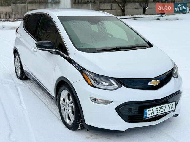 Белый Шевроле Bolt EV, объемом двигателя 0 л и пробегом 77 тыс. км за 15200 $, фото 1 на Automoto.ua