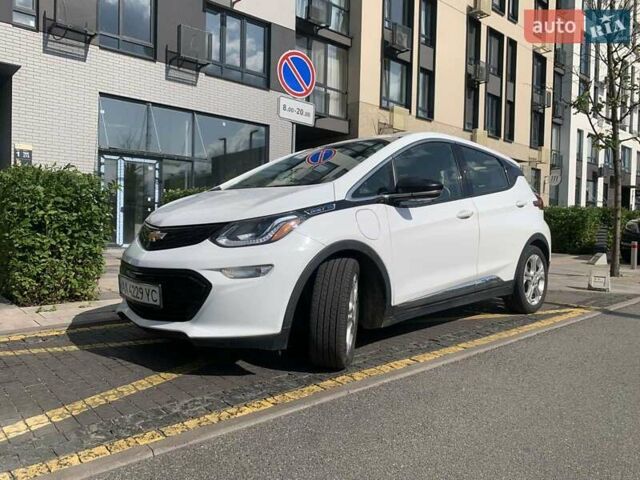 Белый Шевроле Bolt EV, объемом двигателя 0 л и пробегом 26 тыс. км за 16500 $, фото 1 на Automoto.ua