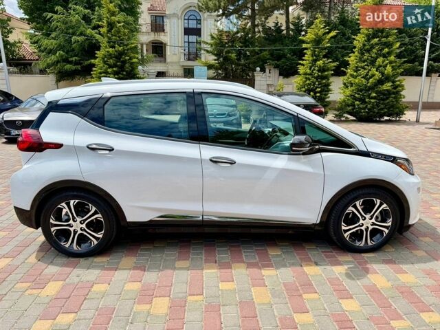 Белый Шевроле Bolt EV, объемом двигателя 0 л и пробегом 60 тыс. км за 17700 $, фото 1 на Automoto.ua