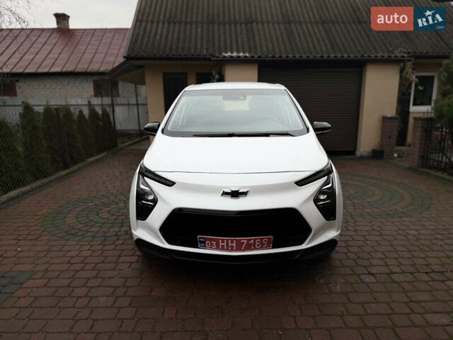 Белый Шевроле Bolt EV, объемом двигателя 0 л и пробегом 63 тыс. км за 16500 $, фото 1 на Automoto.ua