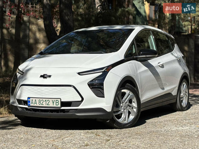 Белый Шевроле Bolt EV, объемом двигателя 0 л и пробегом 63 тыс. км за 16900 $, фото 1 на Automoto.ua