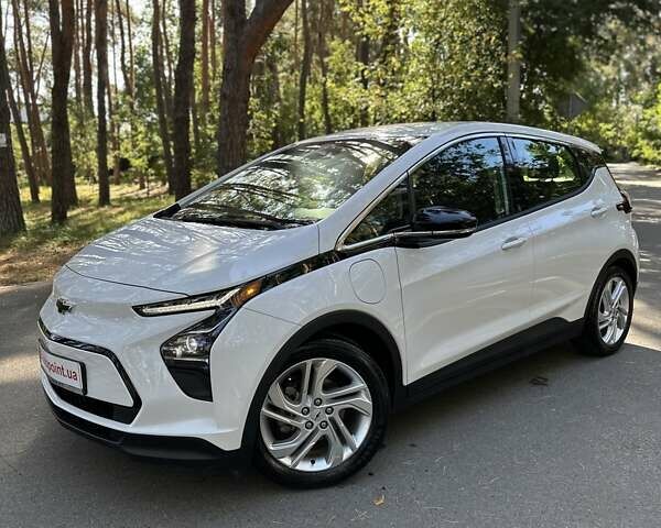 Белый Шевроле Bolt EV, объемом двигателя 0 л и пробегом 41 тыс. км за 18600 $, фото 1 на Automoto.ua