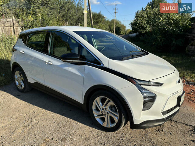 Белый Шевроле Bolt EV, объемом двигателя 0 л и пробегом 28 тыс. км за 18400 $, фото 1 на Automoto.ua