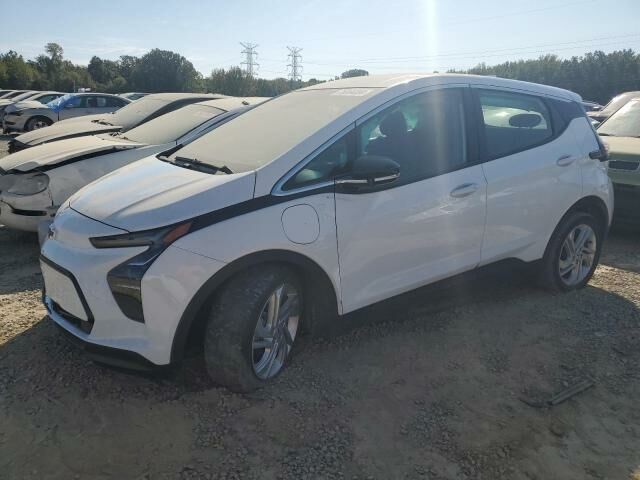 Белый Шевроле Bolt EV, объемом двигателя 0 л и пробегом 50 тыс. км за 9900 $, фото 1 на Automoto.ua
