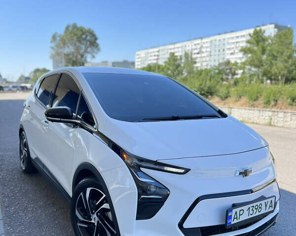 Белый Шевроле Bolt EV, объемом двигателя 0 л и пробегом 27 тыс. км за 18900 $, фото 1 на Automoto.ua