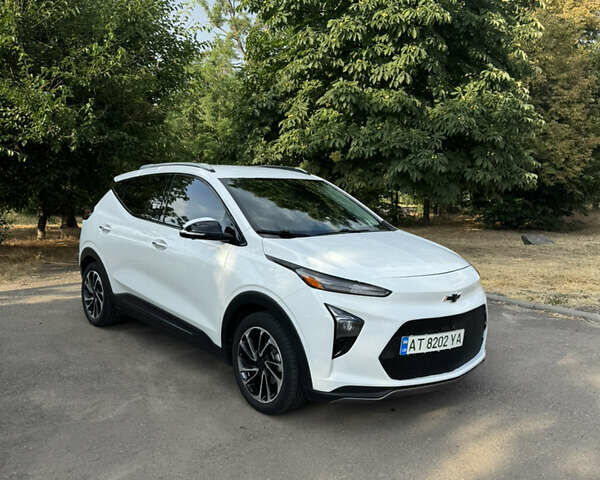 Белый Шевроле Bolt EV, объемом двигателя 0 л и пробегом 77 тыс. км за 21500 $, фото 1 на Automoto.ua