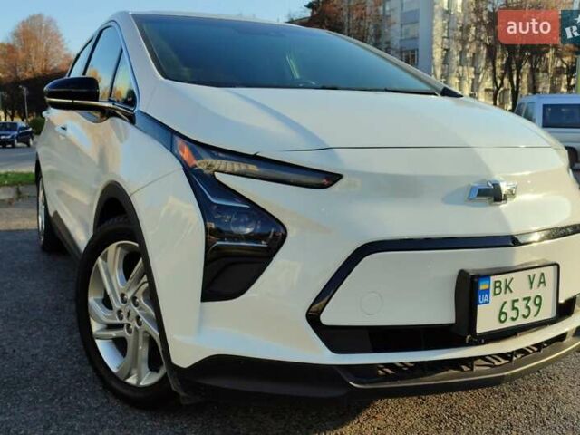Белый Шевроле Bolt EV, объемом двигателя 0 л и пробегом 15 тыс. км за 18899 $, фото 1 на Automoto.ua