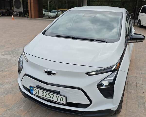 Белый Шевроле Bolt EV, объемом двигателя 0 л и пробегом 52 тыс. км за 17700 $, фото 1 на Automoto.ua