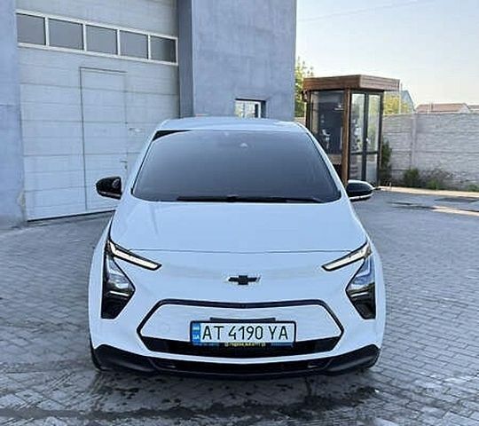 Белый Шевроле Bolt EV, объемом двигателя 0 л и пробегом 60 тыс. км за 15000 $, фото 1 на Automoto.ua