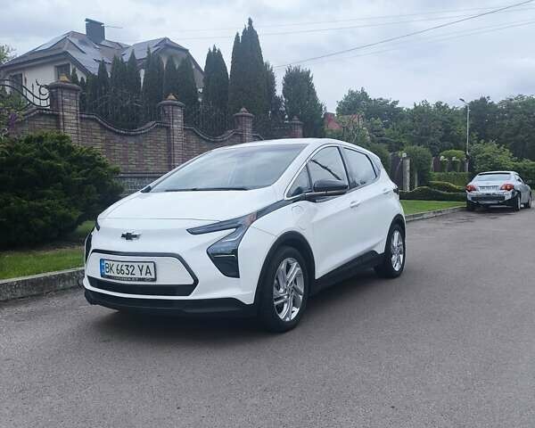 Белый Шевроле Bolt EV, объемом двигателя 0 л и пробегом 30 тыс. км за 16799 $, фото 1 на Automoto.ua