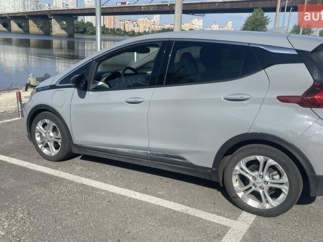 Сірий Шевроле Bolt EV, об'ємом двигуна 0 л та пробігом 100 тис. км за 17500 $, фото 1 на Automoto.ua