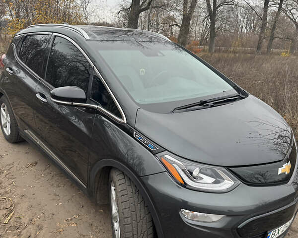 Серый Шевроле Bolt EV, объемом двигателя 0 л и пробегом 53 тыс. км за 15000 $, фото 1 на Automoto.ua