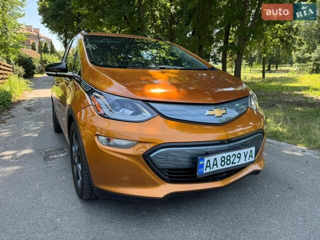 Оранжевый Шевроле Bolt EV, объемом двигателя 0 л и пробегом 100 тыс. км за 10500 $, фото 1 на Automoto.ua