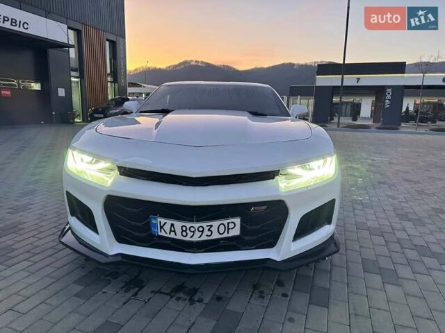 Белый Шевроле Камаро, объемом двигателя 3.56 л и пробегом 180 тыс. км за 13700 $, фото 1 на Automoto.ua