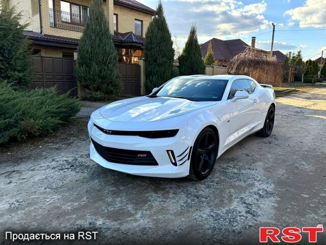 Белый Шевроле Камаро, объемом двигателя 20 л и пробегом 118 тыс. км за 14999 $, фото 1 на Automoto.ua