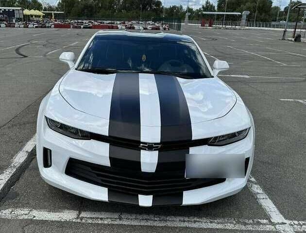 Белый Шевроле Камаро, объемом двигателя 2 л и пробегом 70 тыс. км за 10900 $, фото 1 на Automoto.ua