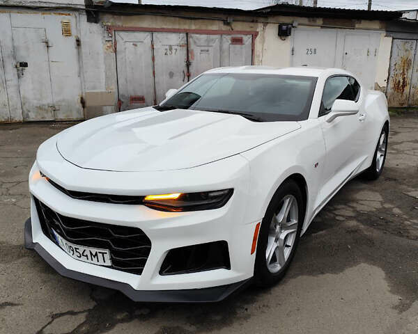 Белый Шевроле Камаро, объемом двигателя 2 л и пробегом 74 тыс. км за 17900 $, фото 1 на Automoto.ua