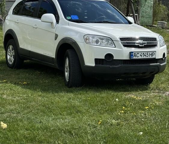 Білий Шевроле Каптіва, об'ємом двигуна 2.4 л та пробігом 203 тис. км за 7299 $, фото 1 на Automoto.ua