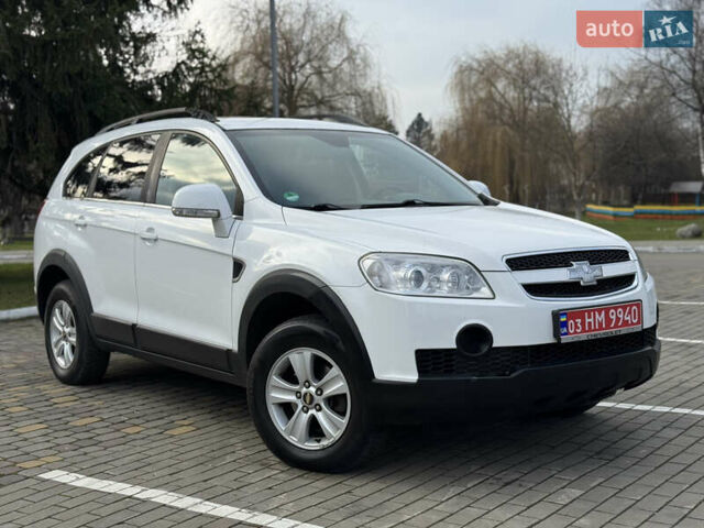Белый Шевроле Каптива, объемом двигателя 2 л и пробегом 249 тыс. км за 8500 $, фото 1 на Automoto.ua