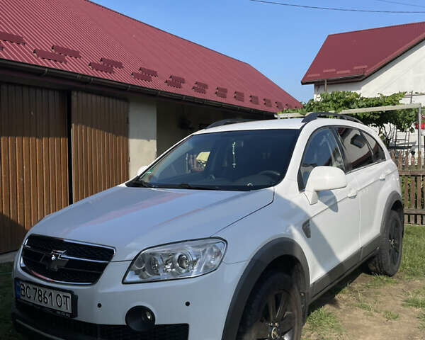 Белый Шевроле Каптива, объемом двигателя 1.99 л и пробегом 254 тыс. км за 9800 $, фото 1 на Automoto.ua