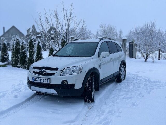 Белый Шевроле Каптива, объемом двигателя 2 л и пробегом 240 тыс. км за 8500 $, фото 1 на Automoto.ua